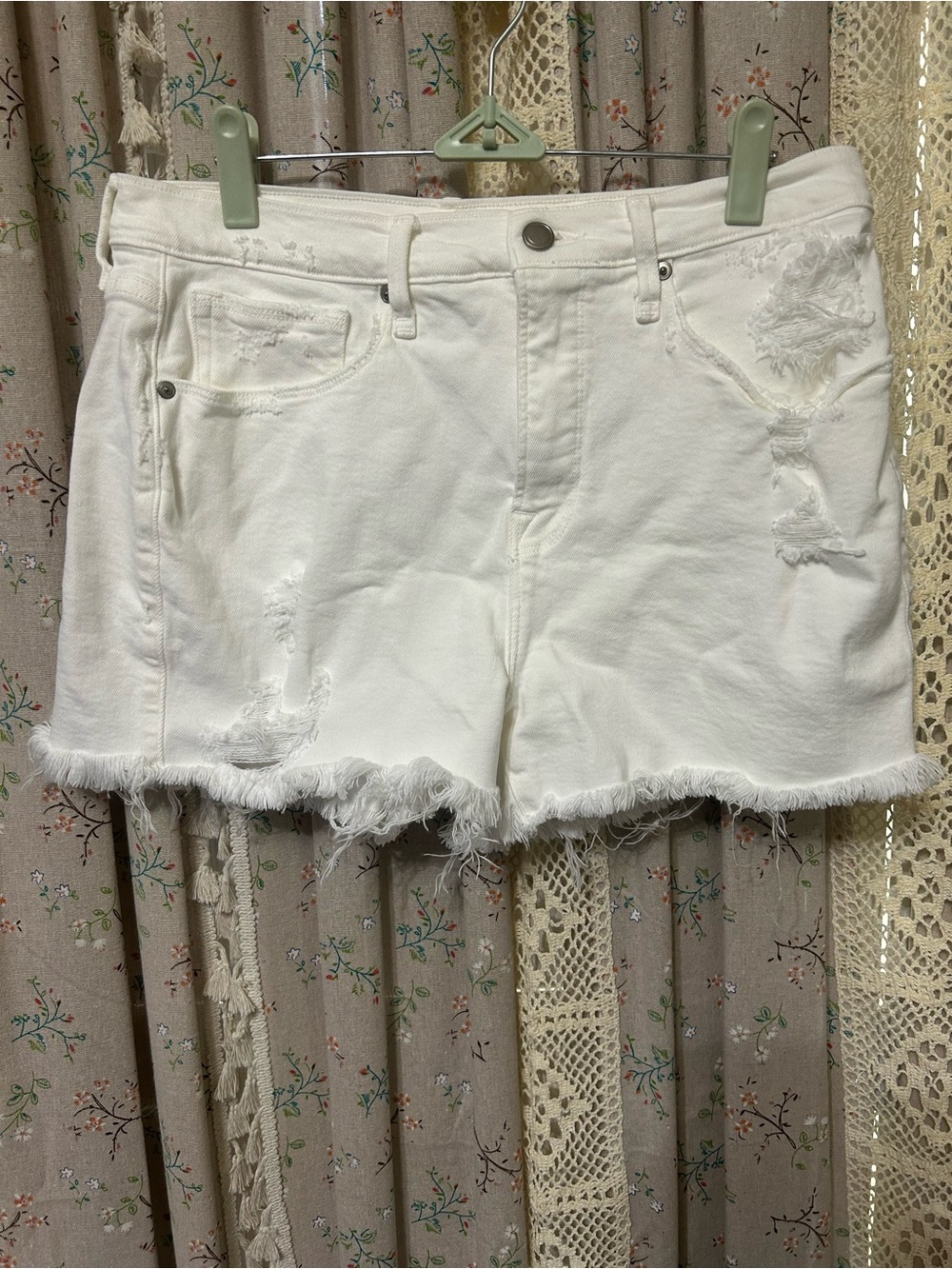 Good American White Distressed Raw Hem Denim Shorts Size 8/29 Stretch EUC